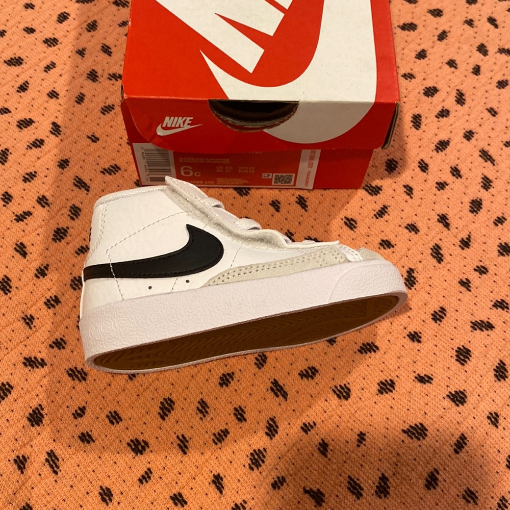 NEW IN BOX.Nike Blazer MID '77